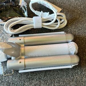 BRAND NEW! Monat Wonder Wave Maker